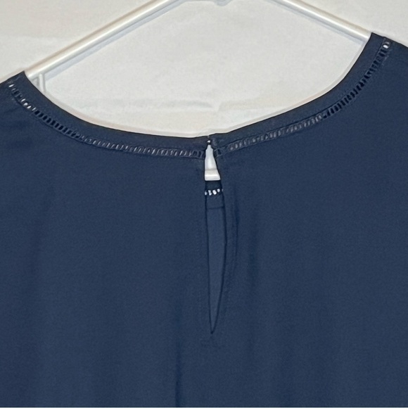 Ann Taylor, Modest, Light Weight, Quarter Sleeve Blouse, Size Medium - Picture 5 of 10
